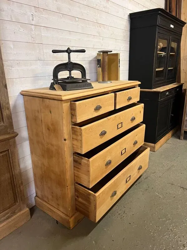 Illustration numéro 3 du produit Meuble de métier à tiroir