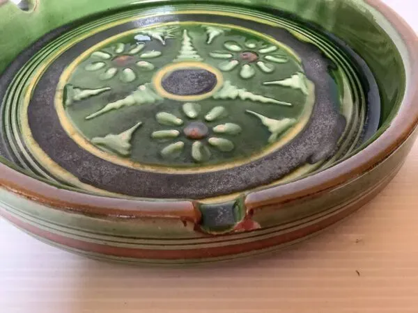 Illustration numéro 3 du produit Vide poche cendrier vert sapin et noir Puigdemont