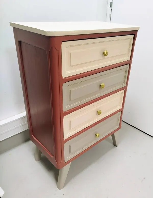 Illustration numéro 3 du produit Commode - chiffonnier