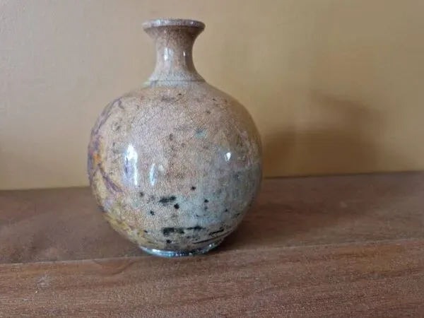 Illustration numéro 3 du produit Gisèle Buthod-Garcon (Née en 1954) - Vase boule en céramique émaillée beige