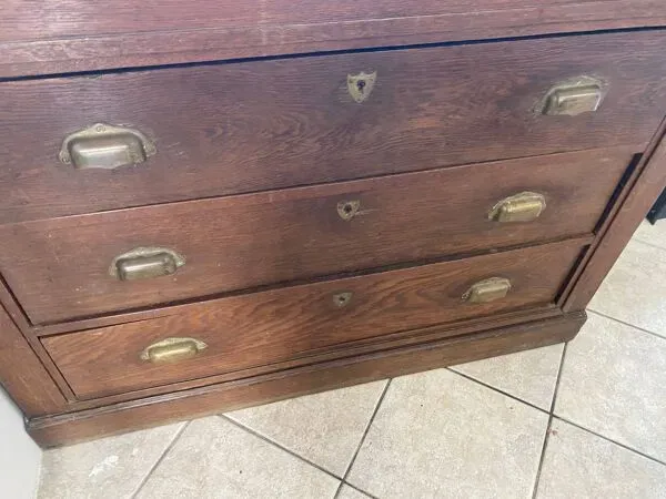 Illustration numéro 3 du produit Meuble de métier, comptoir 3 tiroirs en chêne