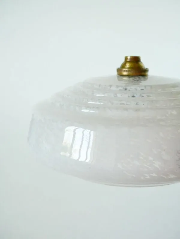 Illustration numéro 3 du produit Suspension en verre de Clichy blanc, 1930