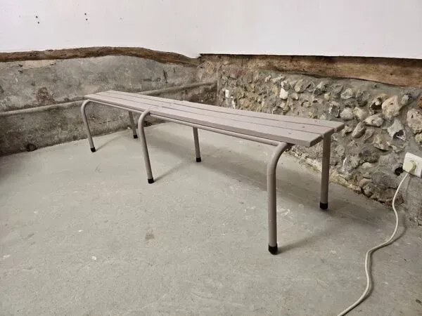 Illustration numéro 3 du produit Banc d'école relooké mauve clair 1970 taille adulte