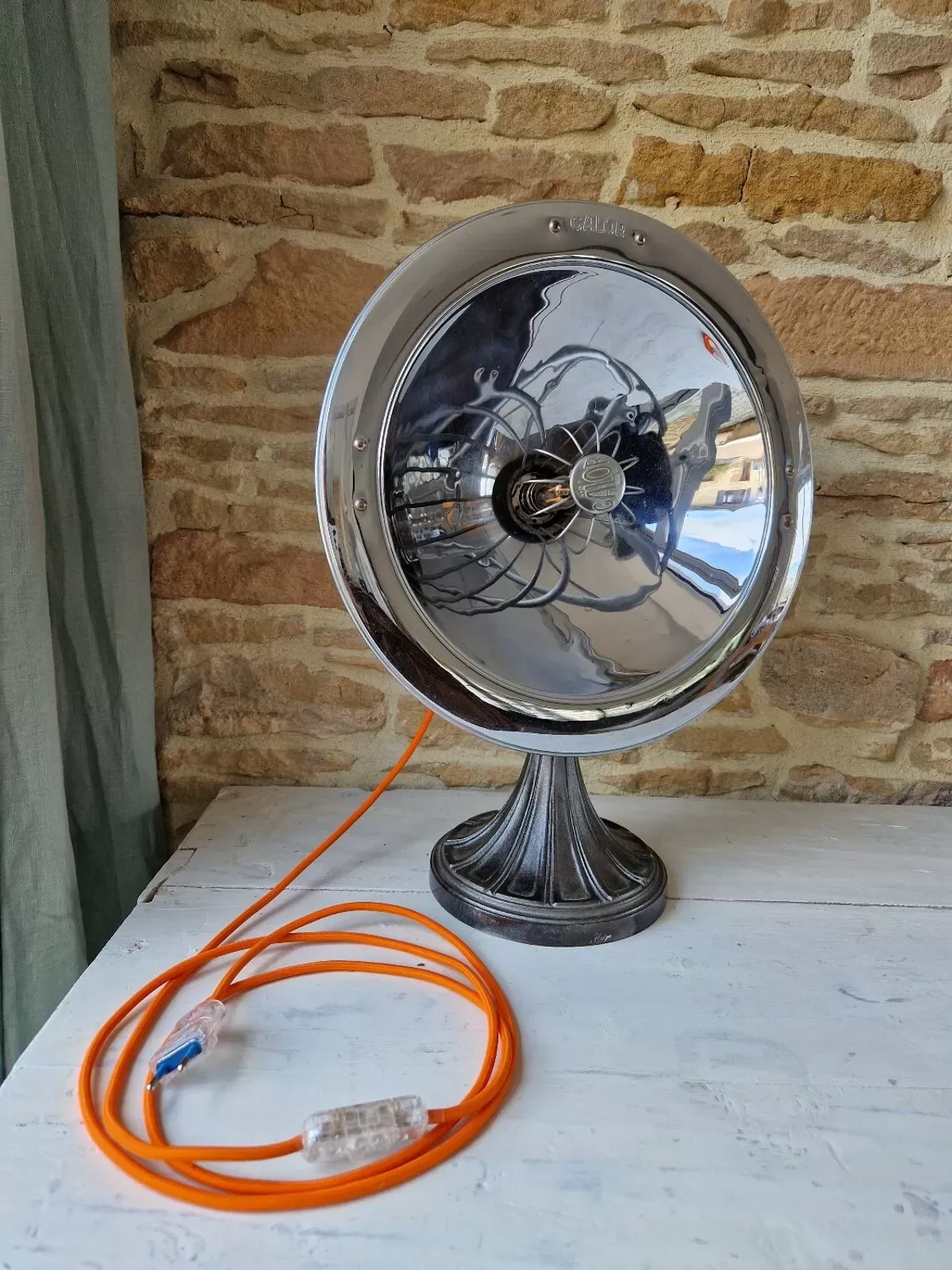 Illustration numéro 3 du produit Lampe