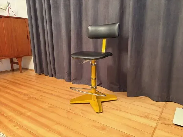 Illustration numéro 3 du produit Industrial chair Bieffe Padova, Italy, 1960s