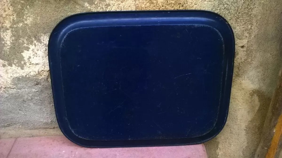 Illustration numéro 3 du produit Plateau ancien en tole