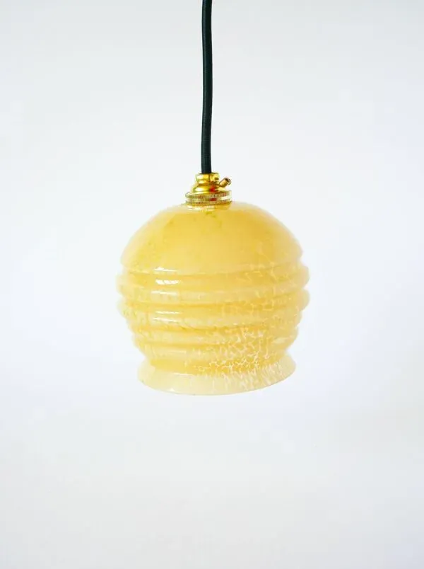 Illustration numéro 3 du produit Petite suspension boule en verre de Clichy col évasé, Jaune, 1930