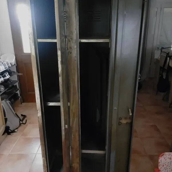 Illustration numéro 3 du produit Vestiaire métallique industriel vintage – 2 portes – 180x60x50 cm