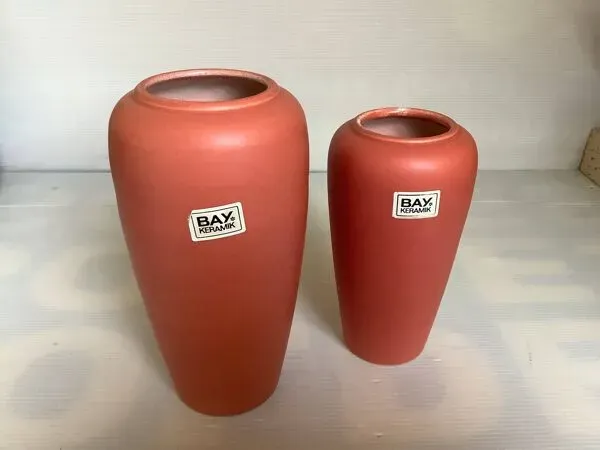 Illustration numéro 3 du produit Paire de vases corail Bay Germany asymétriques