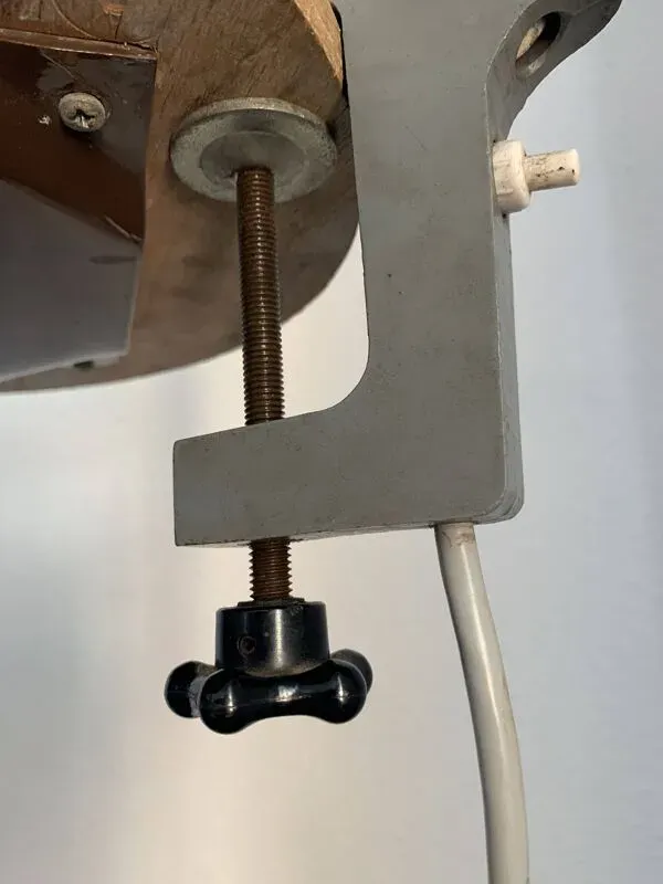 Illustration numéro 3 du produit Lampe vintage 1950 Jumo industrielle atelier usine bureau - 55 cm