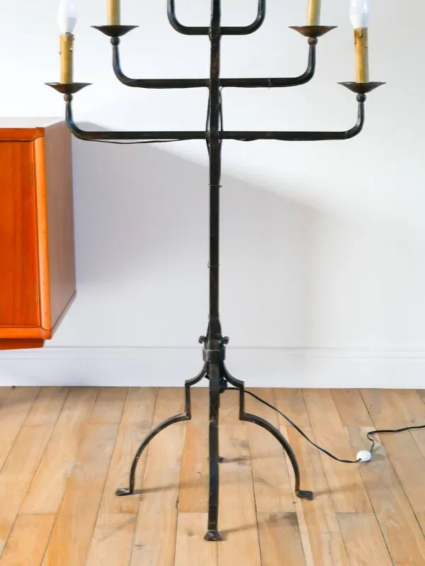 Illustration numéro 3 du produit Grand lampadaire Brutaliste en fer forgé, six feux, 1970