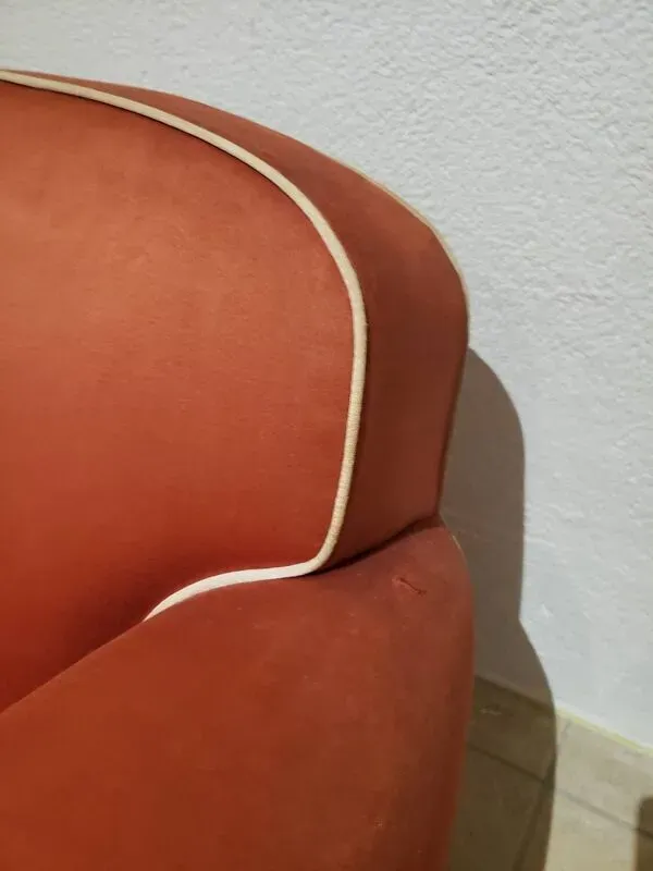 Illustration numéro 3 du produit Fauteuil club satin rouge