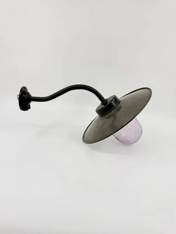 Illustration numéro 3 du produit Lampe de cour