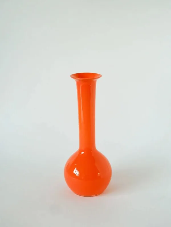 Illustration numéro 3 du produit Paire de vases en opaline, orange, design, 1970