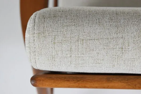 Illustration numéro 3 du produit Fauteuil scandinave restauré avec repos-pieds, icône des années 60, tissu marron, teck