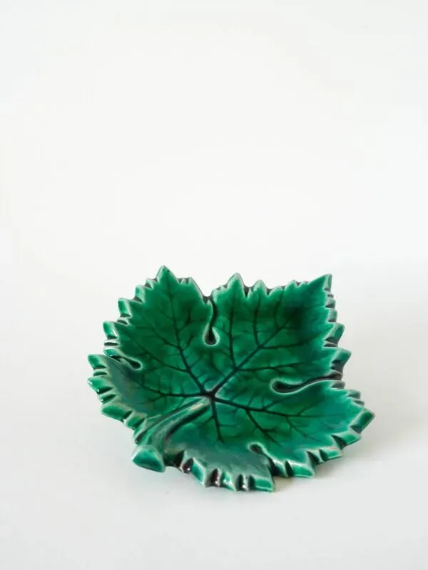 Illustration numéro 3 du produit Vide-poche en céramique / barbotine Vert, modèle Feuille, Céramique de Clam