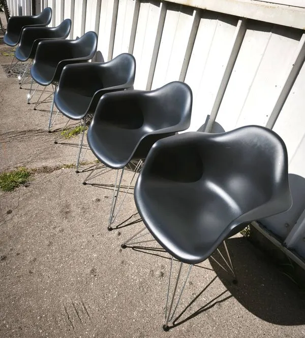 Illustration numéro 3 du produit Suite de 6 fauteuils DAR, Charles & Ray Eames