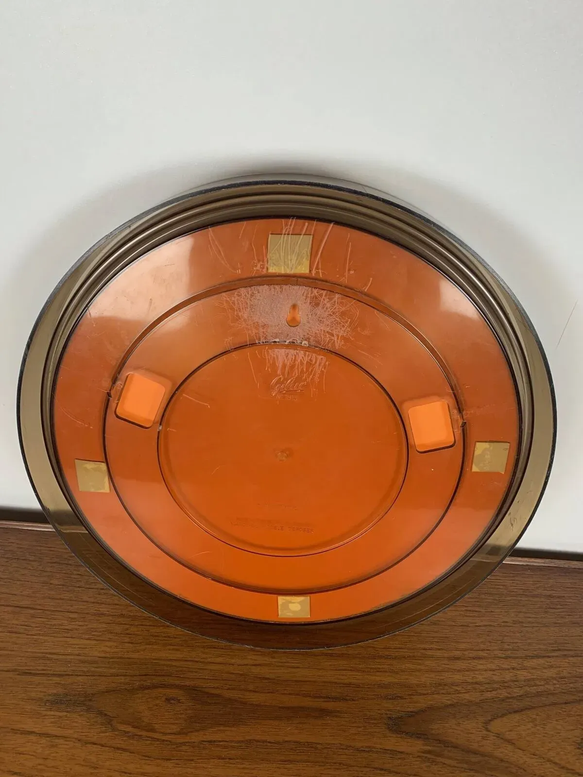 Illustration numéro 3 du produit Miroir rond en plexiglas fumé Gilac, années 1970