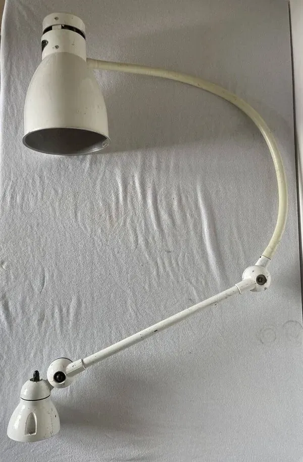 Illustration numéro 3 du produit Lampe Jielde 2 bras avec 1 bras souple + diffuseur