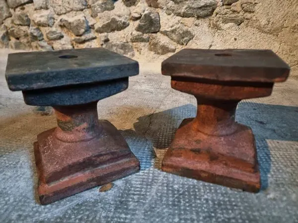 Illustration numéro 3 du produit Paire de bases architecturales anciennes en fonte (fin XIXe - début XXe siècle)