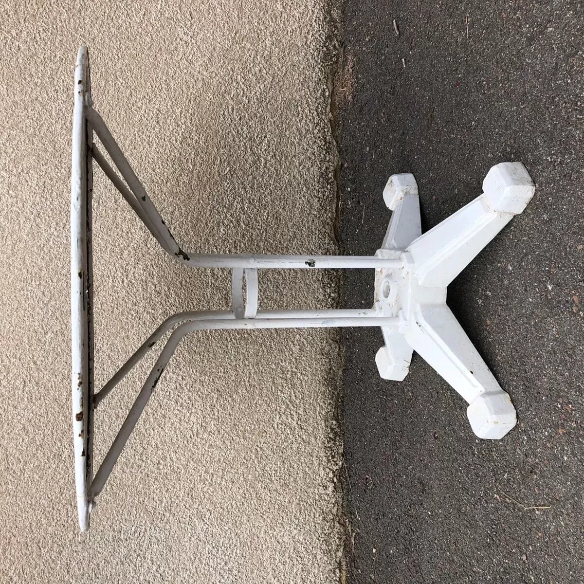 Illustration numéro 3 du produit Table de jardin 1930