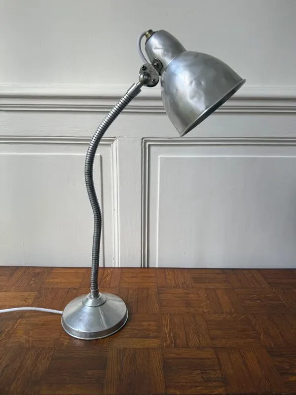 Illustration numéro 3 du produit Lampe de bureau industrielle articulée – années 50