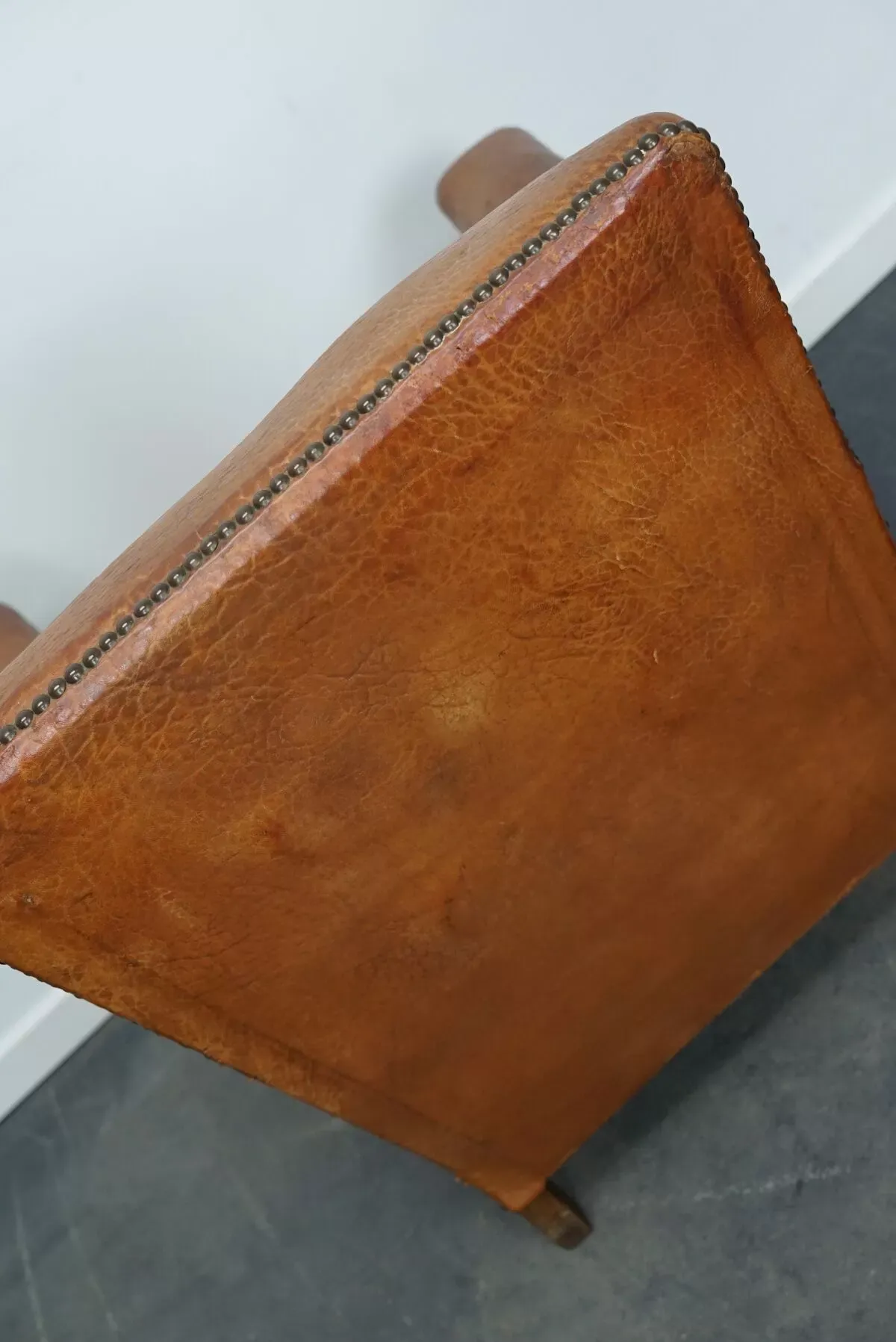 Illustration numéro 3 du produit Fauteuil club cognac, années 1940