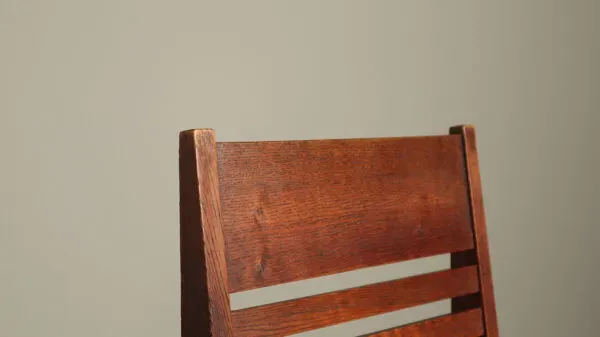 Illustration numéro 3 du produit Ensemble de 4 chaises de salle à manger en chêne de l'École de La Haye, 1925-1935