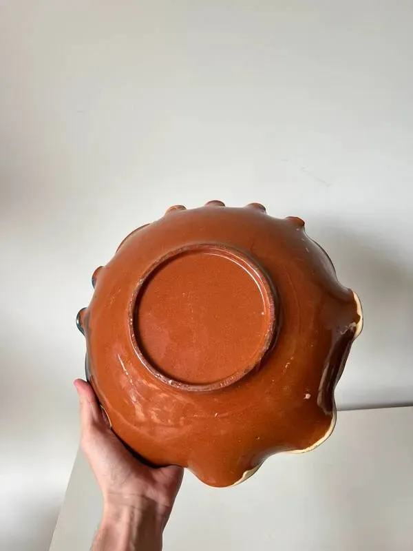 Illustration numéro 3 du produit Coupe / vide proche / corbeille à fruits en céramique émaillée abstraite