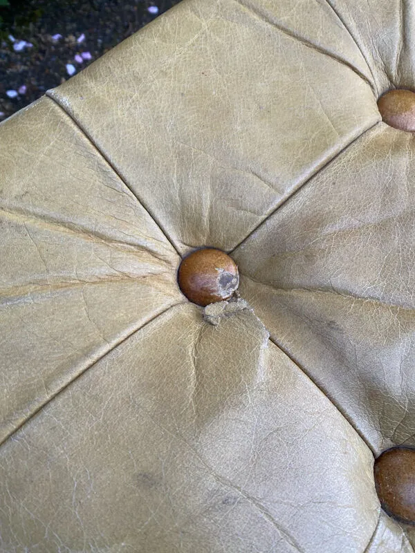 Illustration numéro 3 du produit Banc cuir et métal individuel design