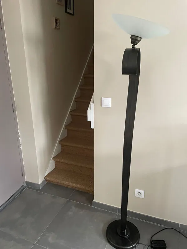 Illustration numéro 3 du produit Lampadaire arc, design épuré, d’inspiration italienne (180cm)