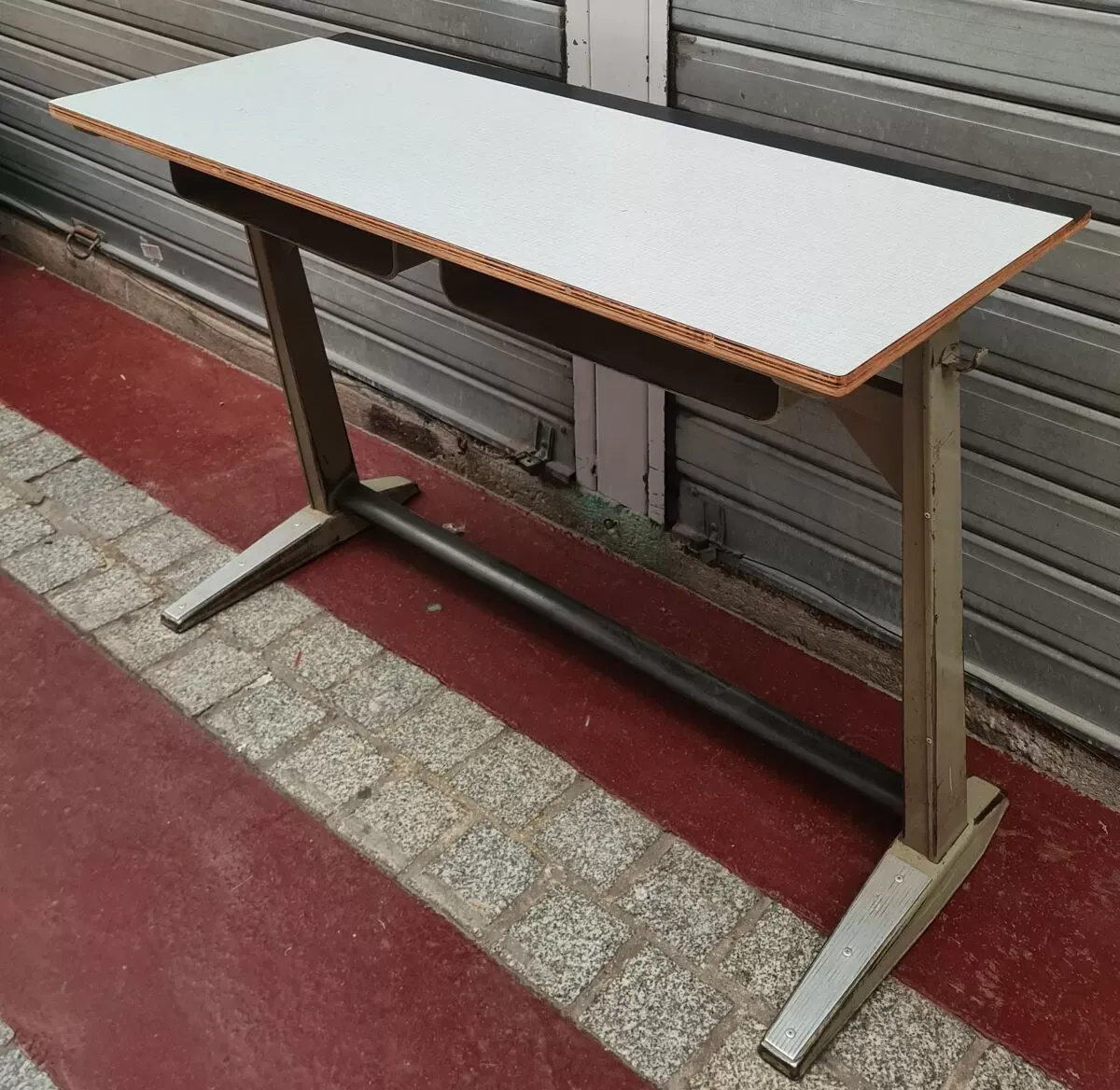 Illustration numéro 3 du produit Bureau industriel années 1960's