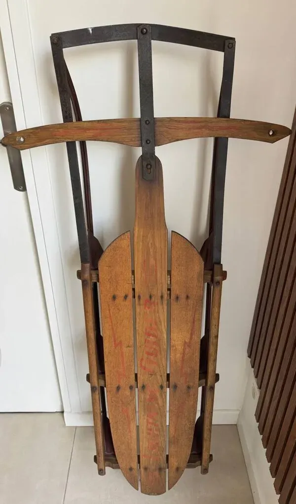 Illustration numéro 3 du produit Ancienne luge américaine en bois vintage