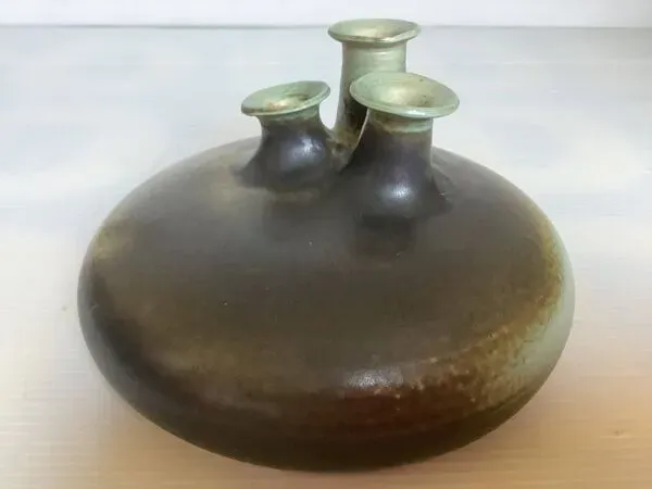 Illustration numéro 3 du produit Pique fleurs vase céramique bicolore