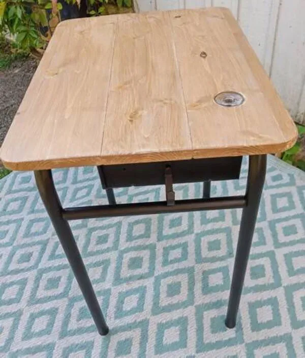 Illustration numéro 3 du produit Bureau d'ecolier