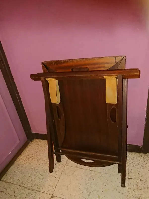 Illustration numéro 3 du produit Table basse en bois de teck, de forme ovale, repliable style bateau 1970