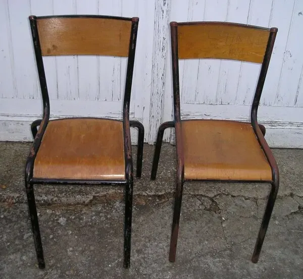 Illustration numéro 3 du produit Table d'école et ses 2 chaises Mullca années 60/70