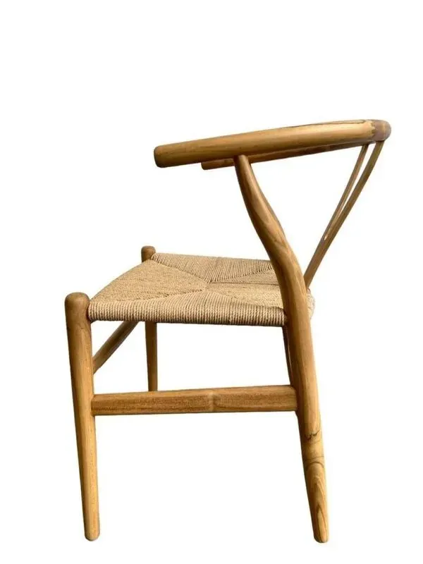 Illustration numéro 3 du produit Chaise rétro en rotin avec cordon