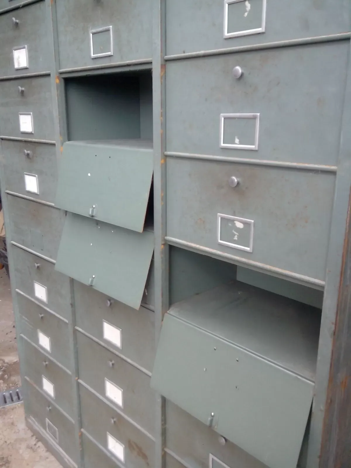 Illustration numéro 3 du produit Meuble de métier à clapets