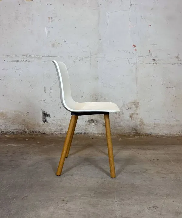 Illustration numéro 3 du produit Vitra Hal Jasper Morrison, plastique et bois – blanc – chaise de travail