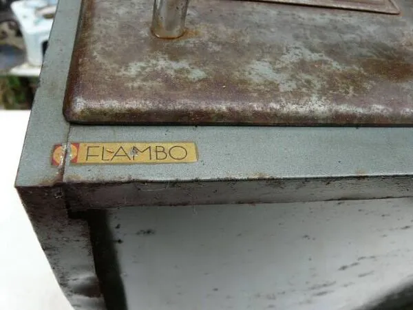 Illustration numéro 3 du produit Meuble 4 tiroirs en métal industriel loft années 70 marqueFLAMBO