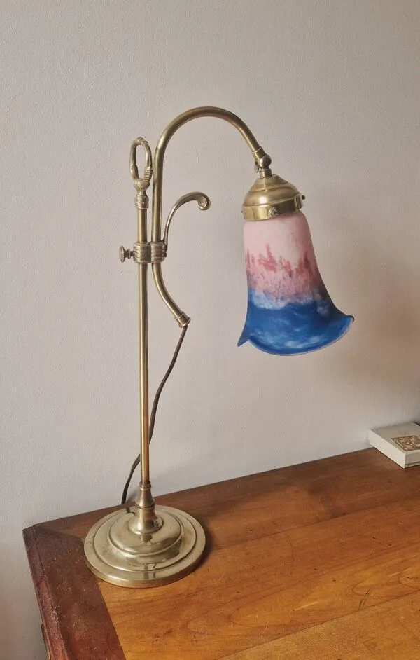 Illustration numéro 3 du produit Lampe style Art Nouveau - Laiton et pâte de verre - Époque 1920