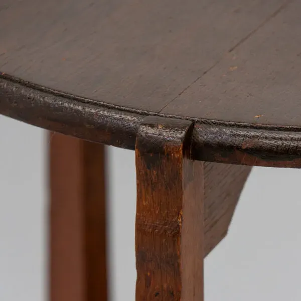 Illustration numéro 3 du produit Table d'appoint Art Déco hollandaise