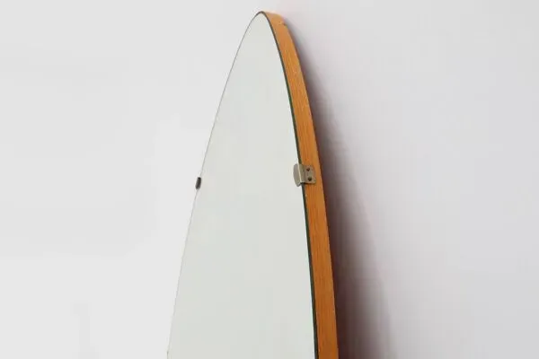 Illustration numéro 3 du produit Miroir triangulaire organique vintage avec dos en bois, Belgique années 1960