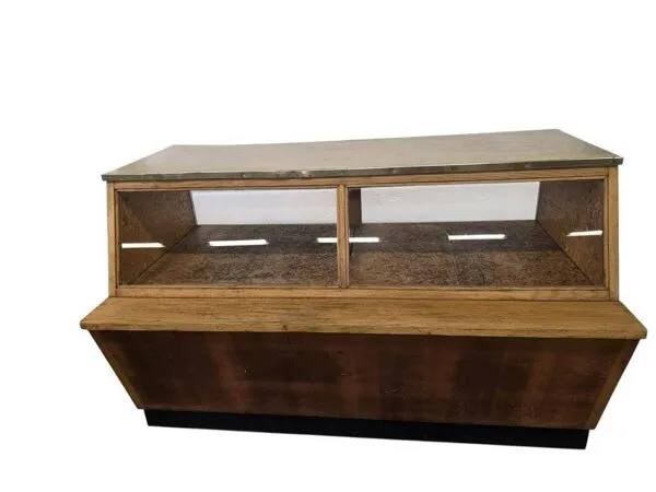 Illustration numéro 3 du produit Vitrine de magasin vintage en bois / comptoir / vitrine