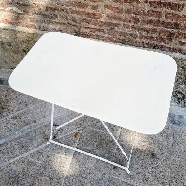 Illustration numéro 3 du produit Table de jardin pliante