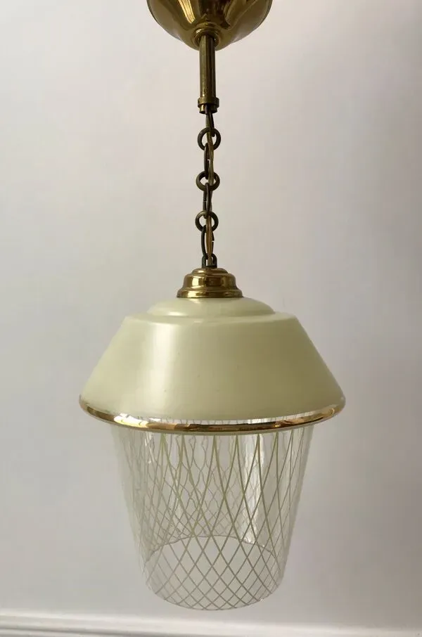 Illustration numéro 3 du produit Suspension en verre et motifs jaunes / verres années 50-60
