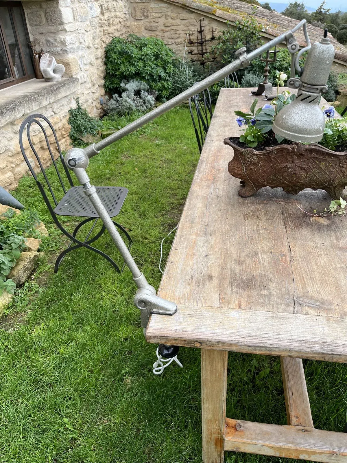 Illustration numéro 3 du produit Lampe métal