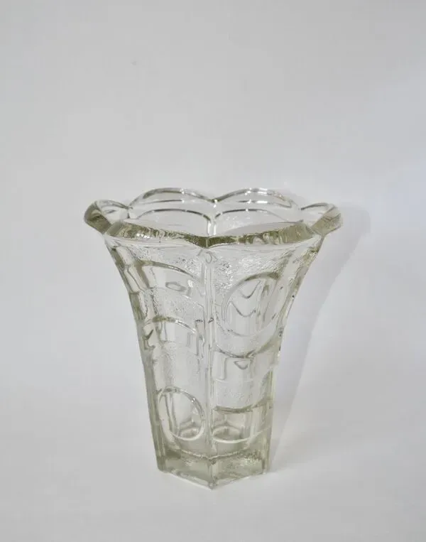 Illustration numéro 3 du produit vase en verre moulé corolle style art déco 1950