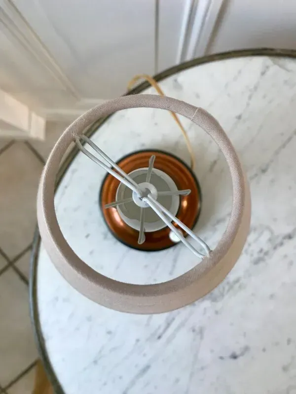 Illustration numéro 3 du produit Lampe à poser en cuivre et verre art déco années 30